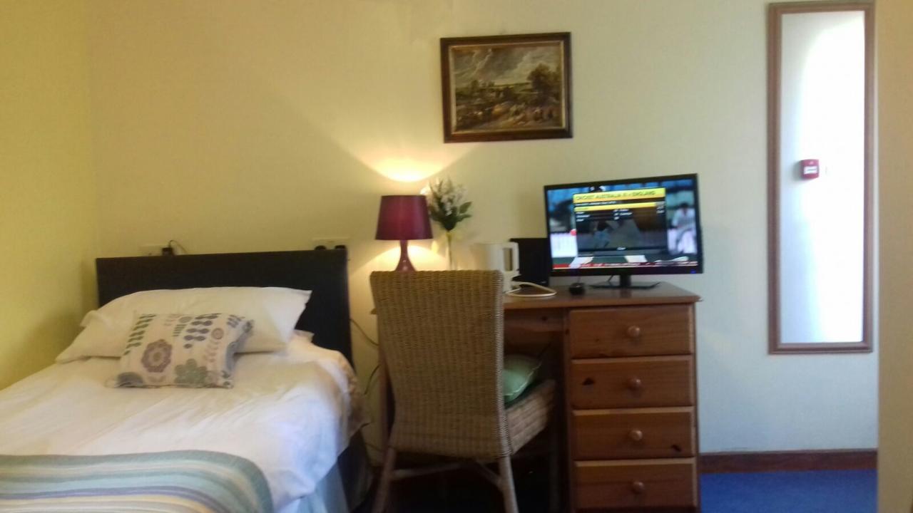 Отель Stag Coach House Carmel Экстерьер фото